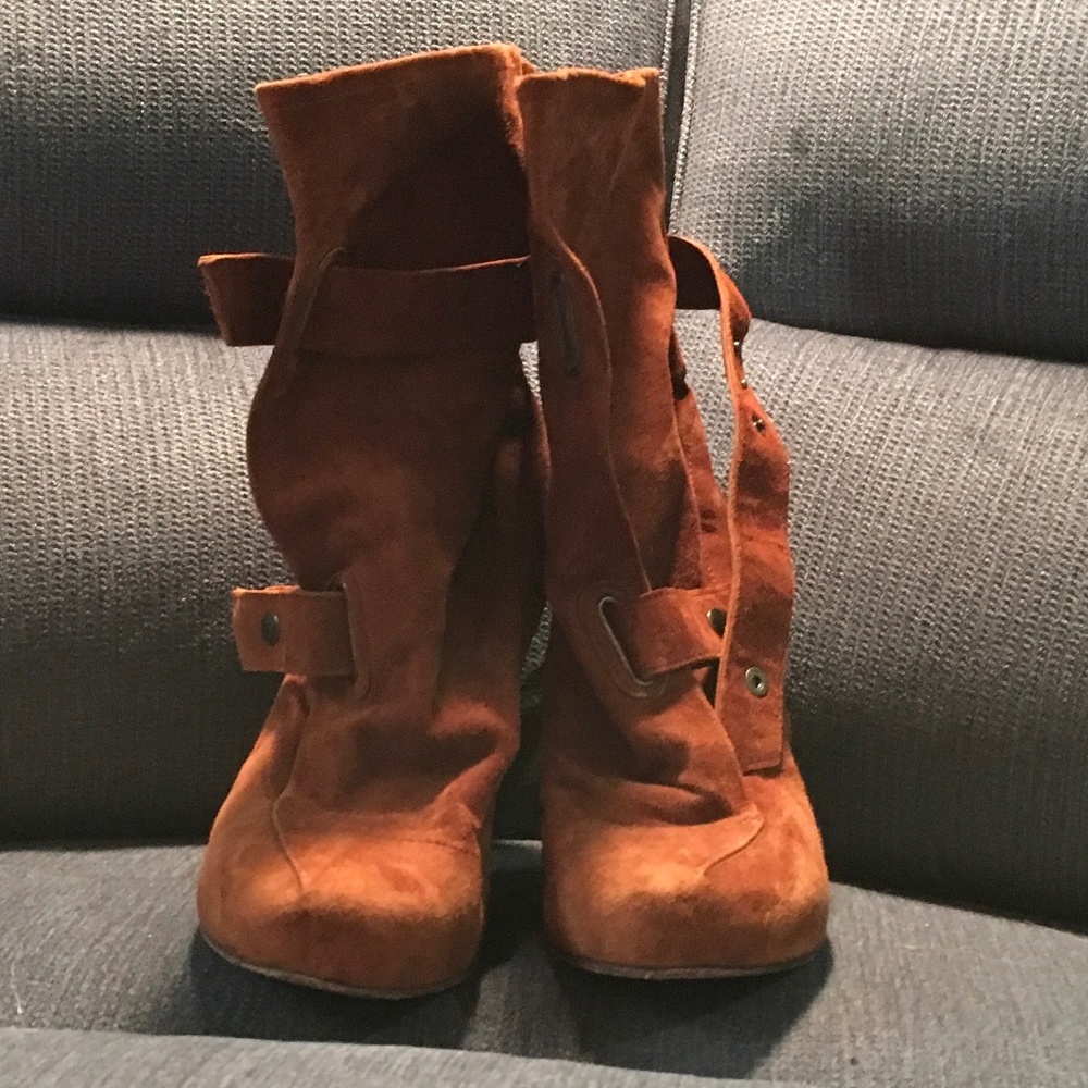 GORGEOUS Tashkent By Cheyenne Suede Boots